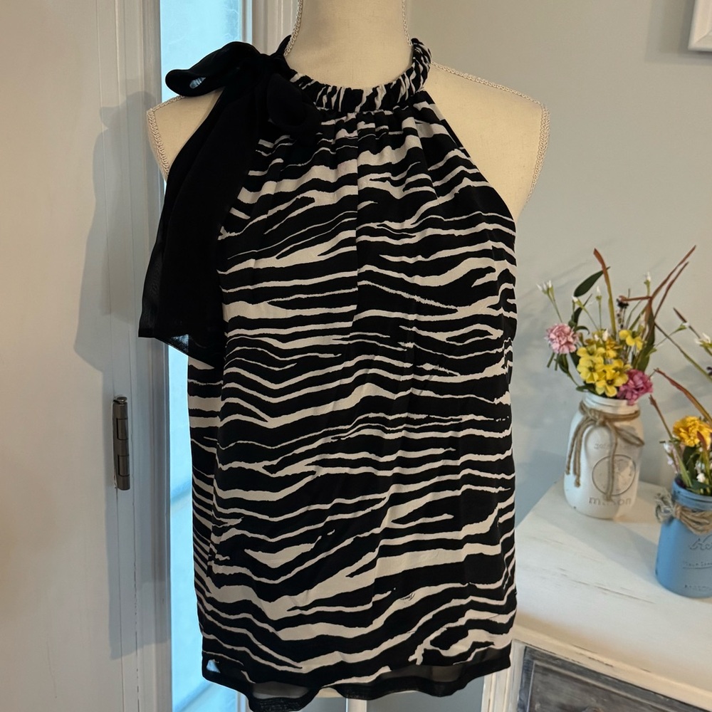 Trina Turk 100% silk sleeveless black and white blouse with chic side tie small